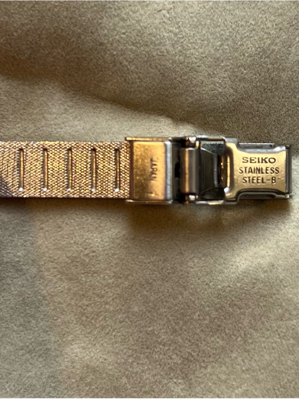 Seiko Quartz Gold Silver Two-Tone Bracelet Watch Vintage Slim Rectangular Japan - Picture 6 of 8